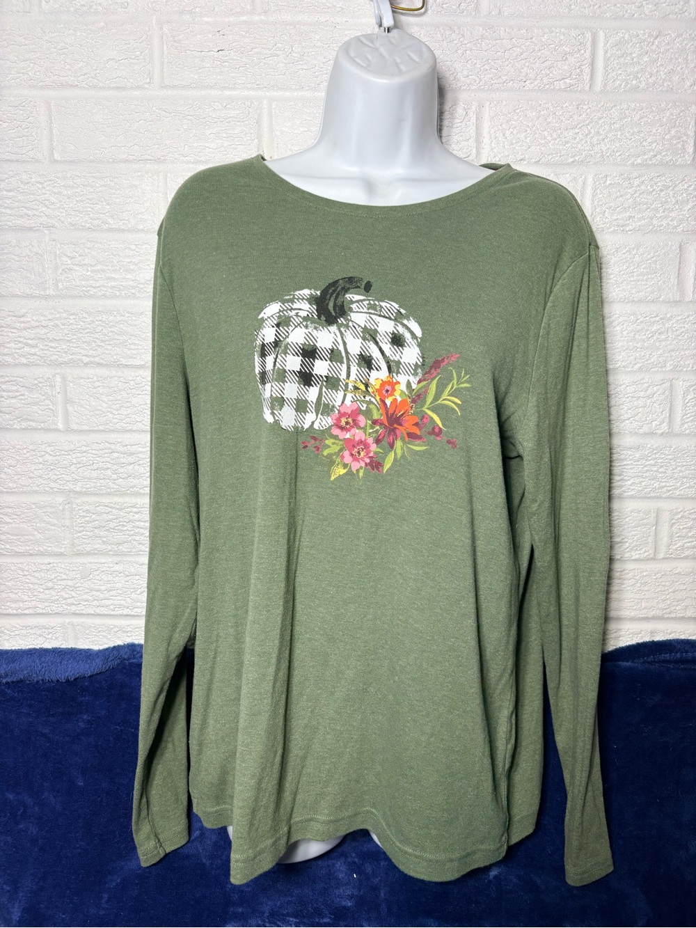 croft & barrow Olive Green Long-Sleeve Pumpkin Graphic Tee